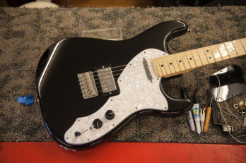 Pawn Shop \'70s Stratocaster Deluxe Guitar - Black